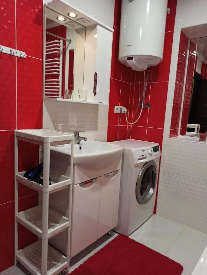 Квартира В Самом Центре Wi-Fi Apartment แชร์นิฟซี ภายนอก รูปภาพ