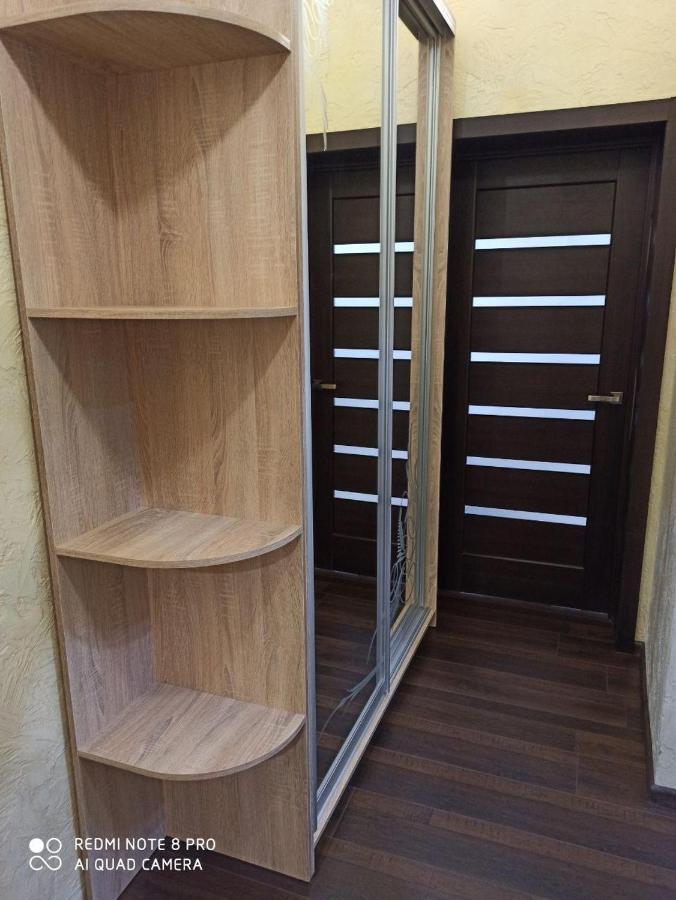 Квартира В Самом Центре Wi-Fi Apartment แชร์นิฟซี ภายนอก รูปภาพ