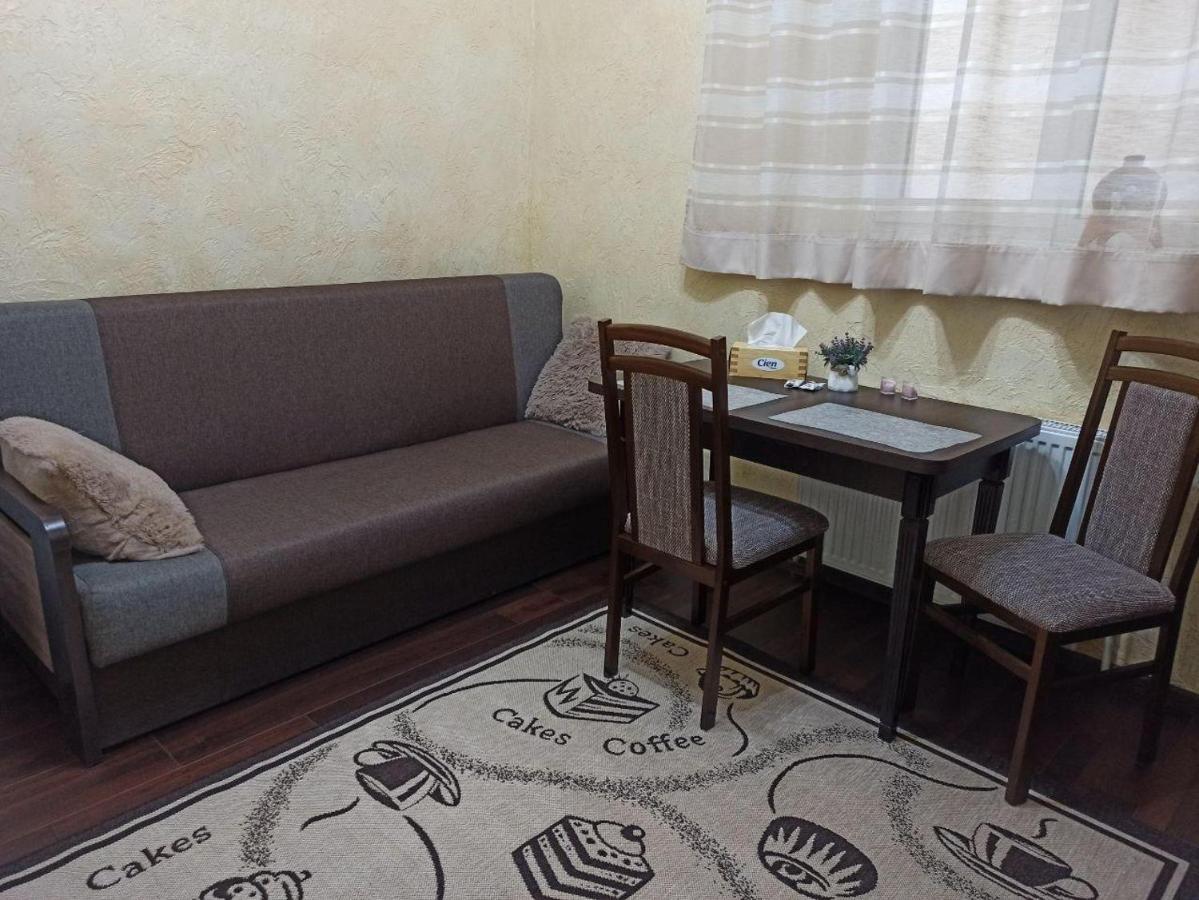 Квартира В Самом Центре Wi-Fi Apartment แชร์นิฟซี ภายนอก รูปภาพ