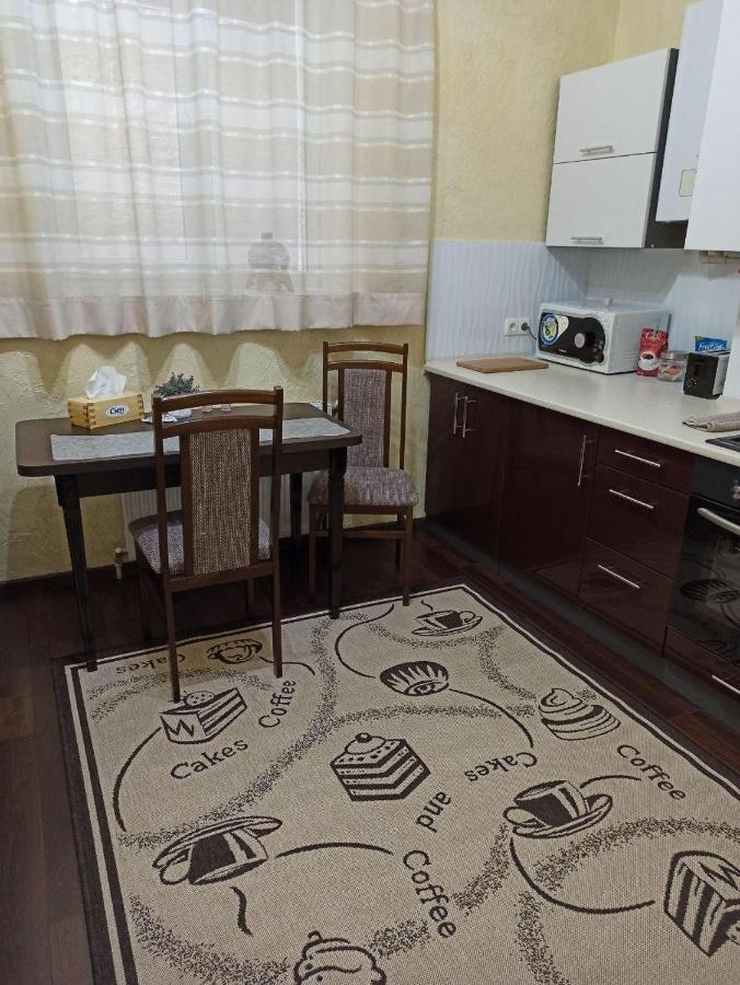 Квартира В Самом Центре Wi-Fi Apartment แชร์นิฟซี ภายนอก รูปภาพ