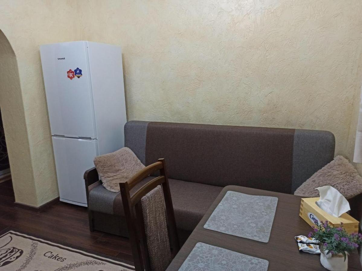Квартира В Самом Центре Wi-Fi Apartment แชร์นิฟซี ภายนอก รูปภาพ