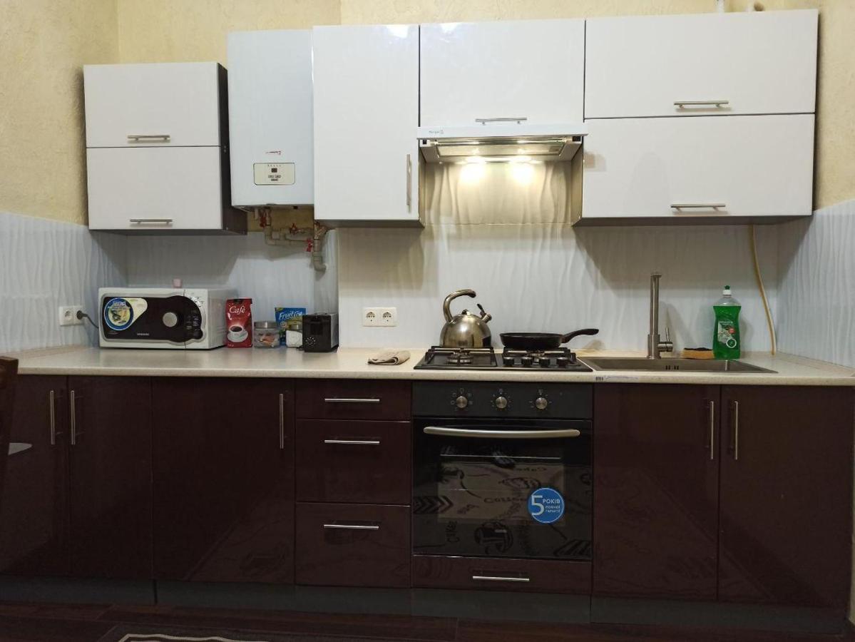 Квартира В Самом Центре Wi-Fi Apartment แชร์นิฟซี ภายนอก รูปภาพ